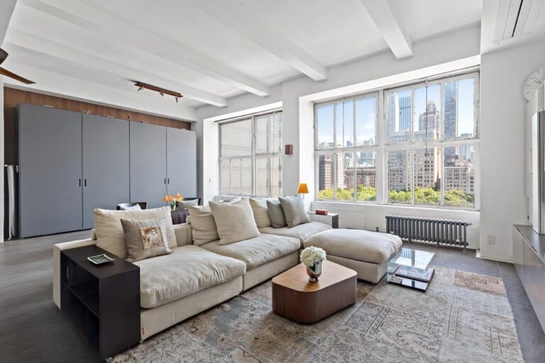 Unscripted Spaces - Midtown New York Living Room