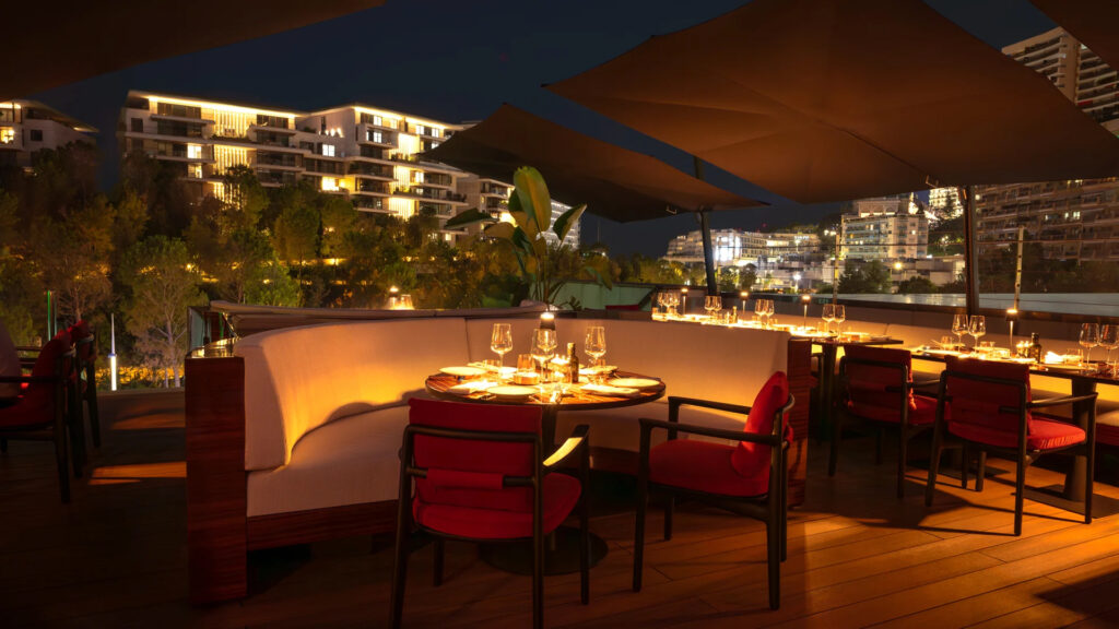 High-end Italian furniture and lighting by Poliform