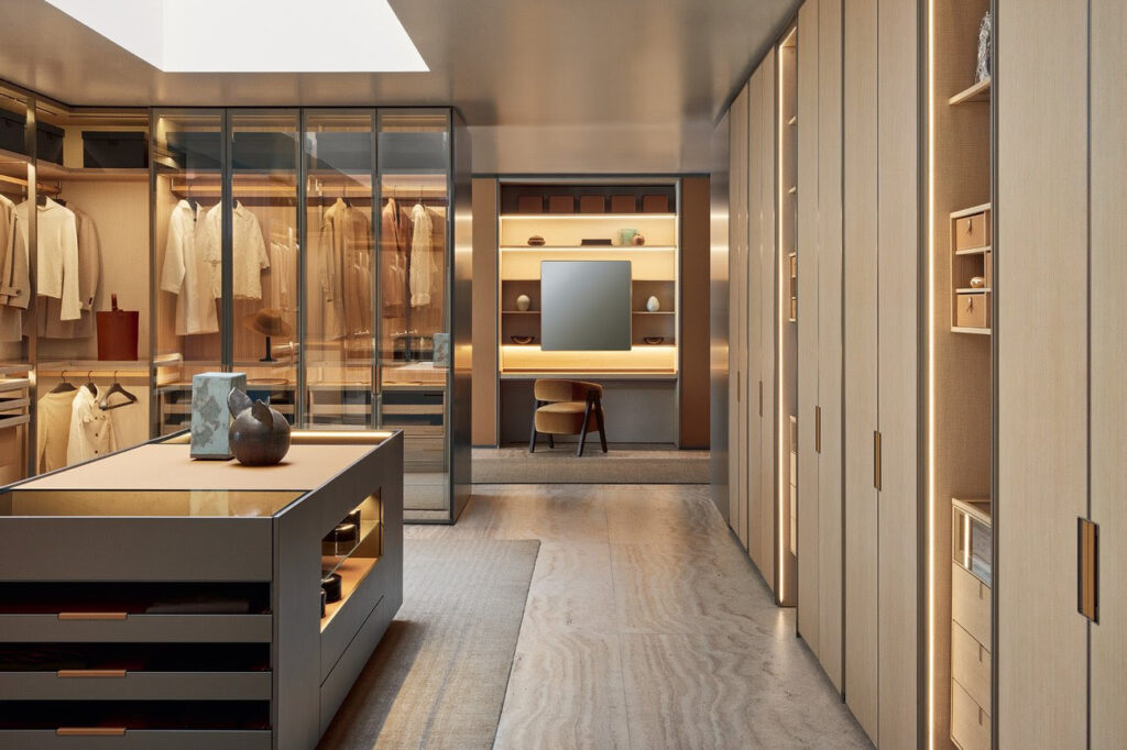 Poliform Senzafine Suite wardrobe system in honey Tecnocover finish